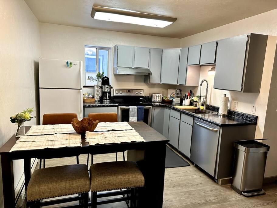 Comfortable 2Br Apt Central Fairbanks Extérieur photo